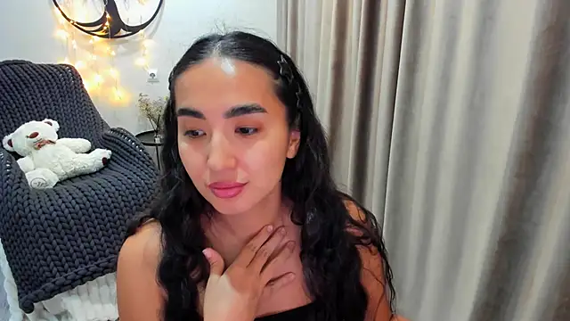 Snapshot of worldofkim chatting on 11/30/25, 09:41 worldofkim online show from 11/30/25, 09:41