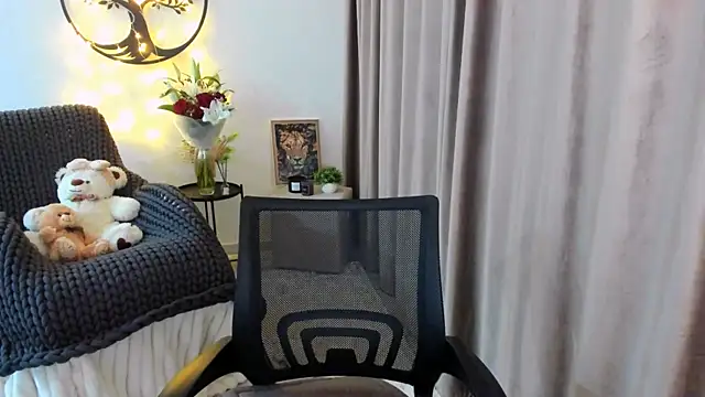 Snapshot of worldofkim chatting on 02/19/26, 08:49 worldofkim online show from 02/19/26, 08:49