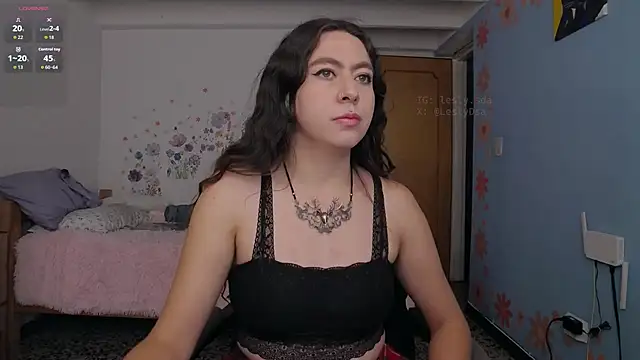 leslyyu online show from 09/15/25, 02:17