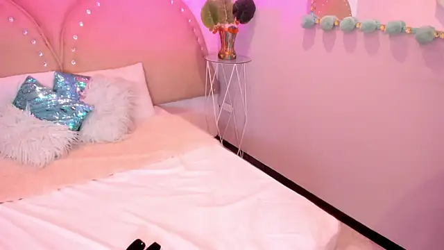 Snapshot of Miia_Thompsonn chatting on 10/07/25, 03:25 Miia Thompsonn online show from 10/07/25, 03:25