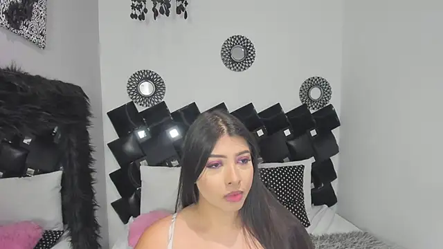 Miia Thompsonn online show from 04/28/26, 07:41