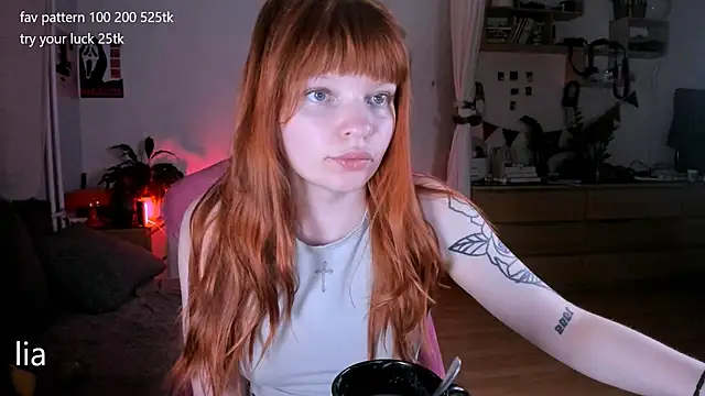 Snapshot of lil_lia chatting on 06/19/26, 10:35 lil lia online show from 06/19/26, 10:35