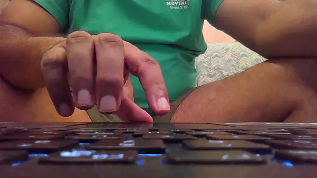 Snapshot of deltaforce1987 chatting on 12/18/24, 01:48 deltaforce1987 online show from 12/18/24, 01:48