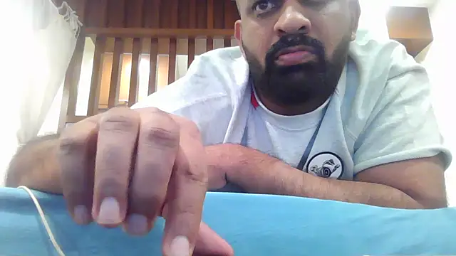 Snapshot of deltaforce1987 chatting on 12/17/25, 01:22 deltaforce1987 online show from 12/17/25, 01:22