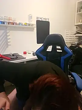 Snapshot of Sexy_Binxy chatting on 02/12/25, 12:01 Sexy Binxy online show from 02/12/25, 12:01