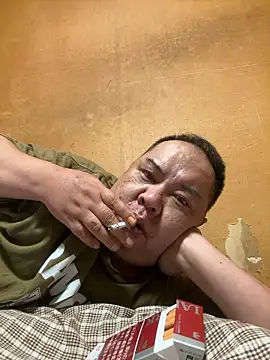 Snapshot of punk0805 chatting on 10/18/25, 08:04 punk0805 online show from 10/18/25, 08:04