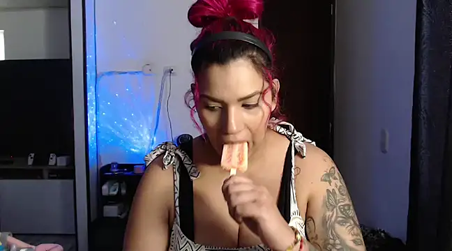 Snapshot of CarolinaRincon chatting on 02/08/25, 06:44 CarolinaRincon online show from 02/08/25, 06:44