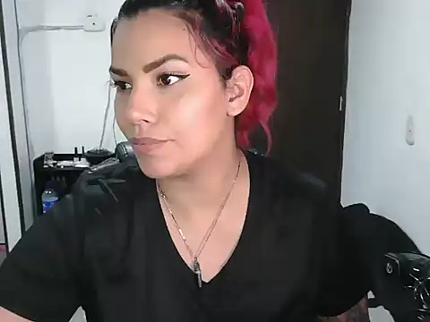 Snapshot of CarolinaRincon chatting on 02/23/25, 01:46 CarolinaRincon online show from 02/23/25, 01:46