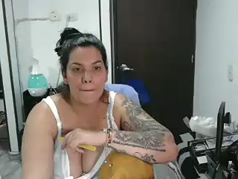 Snapshot of CarolinaRincon chatting on 03/12/25, 12:10 CarolinaRincon online show from 03/12/25, 12:10