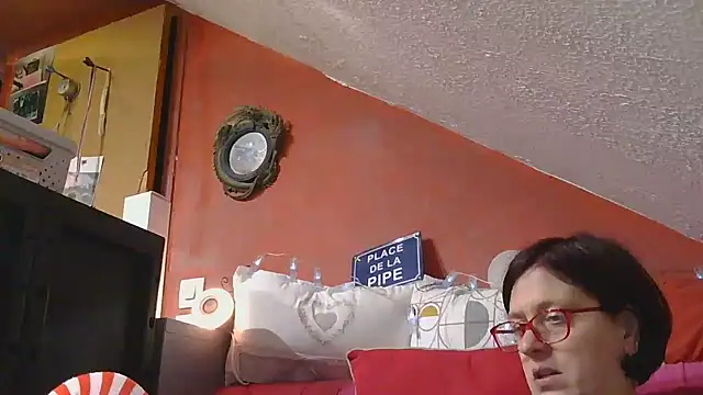 Snapshot of lanax chatting on 12/15/25, 01:26 lanax online show from 12/15/25, 01:26