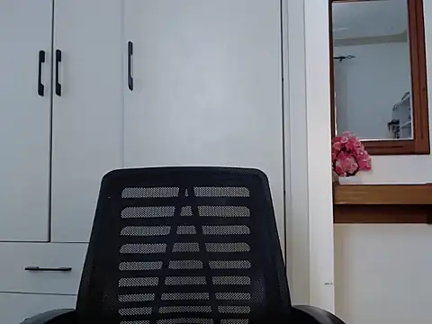 Snapshot of queencydoll chatting on 02/23/26, 06:44 queencydoll online show from 02/23/26, 06:44