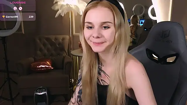 Britney Lynch online show from 02/22/25, 01:00