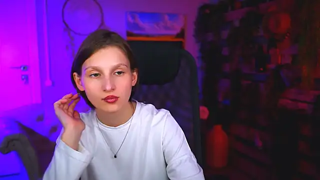 EllaHorton online show from 05/12/26, 05:32
