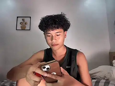 Snapshot of Asiantwink21 chatting on 01/09/26, 03:59 Asiantwink21 online show from 01/09/26, 03:59