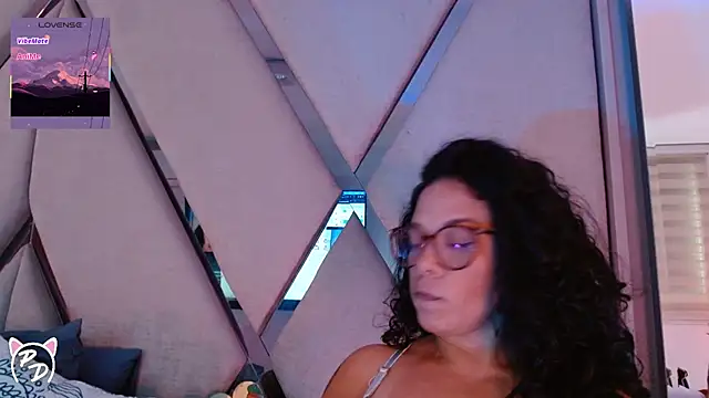 Snapshot of paula_daniela1 chatting on 06/20/26, 10:01 paula daniela1 online show from 06/20/26, 10:01