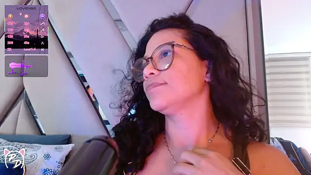 Snapshot of paula_daniela1 chatting on 06/26/26, 10:03 paula daniela1 online show from 06/26/26, 10:03