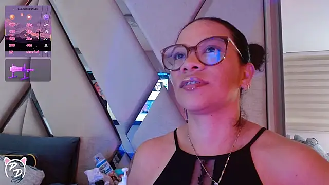 Snapshot of paula_daniela1 chatting on 06/27/26, 09:31 paula daniela1 online show from 06/27/26, 09:31