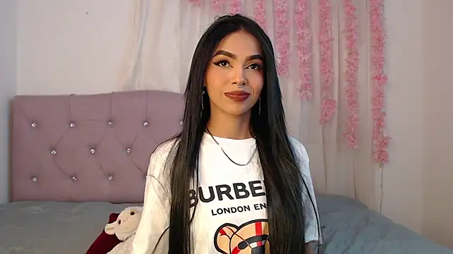 Snapshot of Alleanys_Cristal chatting on 01/18/25, 03:31 Alleanys Cristal online show from 01/18/25, 03:31