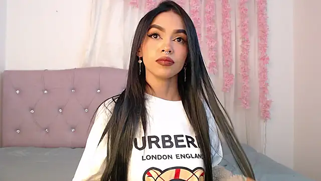 Snapshot of Alleanys_Cristal chatting on 01/18/25, 09:45 Alleanys Cristal online show from 01/18/25, 09:45