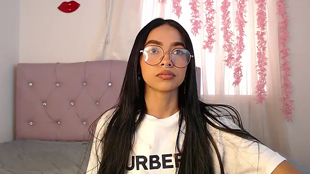 Snapshot of Alleanys_Cristal chatting on 01/27/25, 08:28 Alleanys Cristal online show from 01/27/25, 08:28