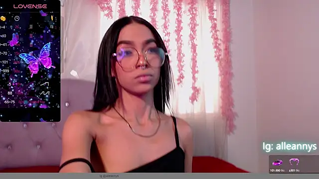 Snapshot of Alleanys_Cristal chatting on 02/20/25, 02:13 Alleanys Cristal online show from 02/20/25, 02:13