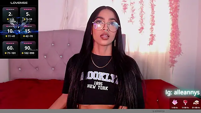 Snapshot of Alleanys_Cristal chatting on 02/24/25, 08:25 Alleanys Cristal online show from 02/24/25, 08:25