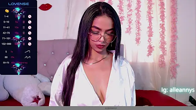 Snapshot of Alleanys_Cristal chatting on 03/17/25, 05:27 Alleanys Cristal online show from 03/17/25, 05:27