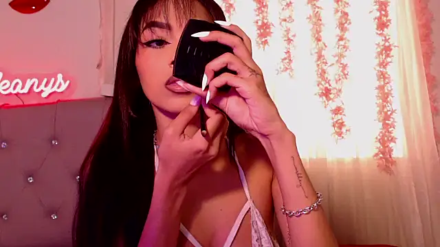 Snapshot of Alleanys_Cristal chatting on 09/14/25, 02:49 Alleanys Cristal online show from 09/14/25, 02:49