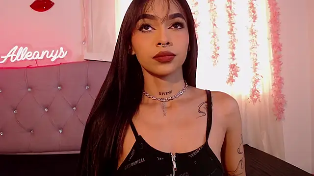 Snapshot of Alleanys_Cristal chatting on 10/08/25, 02:36 Alleanys Cristal online show from 10/08/25, 02:36