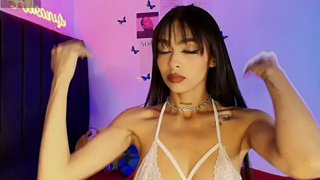 Snapshot of Alleanys_Cristal chatting on 11/13/25, 07:13 Alleanys Cristal online show from 11/13/25, 07:13