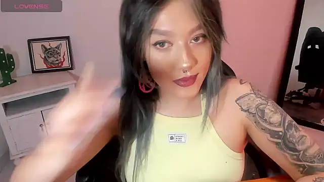 kat apple online show from 10/24/25, 03:41