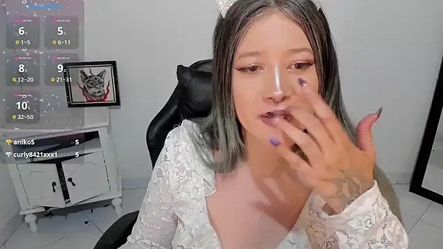 Snapshot of kat_apple chatting on 12/23/25, 12:41 kat apple online show from 12/23/25, 12:41