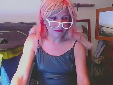 Snapshot of LorenJade chatting on 05/15/26, 07:04 LorenJade online show from 05/15/26, 07:04