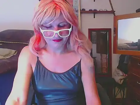 Snapshot of LorenJade chatting on 05/16/26, 07:27 LorenJade online show from 05/16/26, 07:27