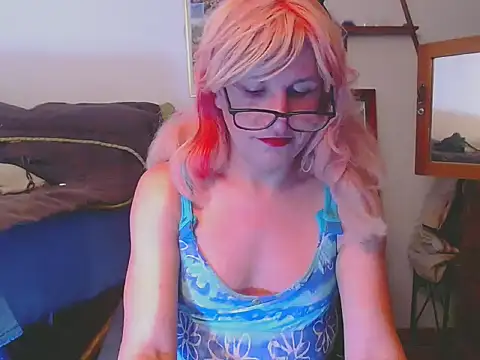 Snapshot of LorenJade chatting on 05/19/26, 07:47 LorenJade online show from 05/19/26, 07:47