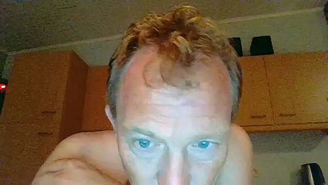 Snapshot of bertolini chatting on 07/08/26, 10:03 bertolini online show from 07/08/26, 10:03