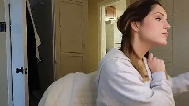 sexylilly69 online show from 06/12/26, 11:46