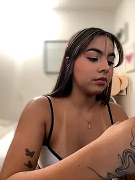 Snapshot of Zarah_Blare chatting on 09/30/25, 01:10 Zarah Blare online show from 09/30/25, 01:10