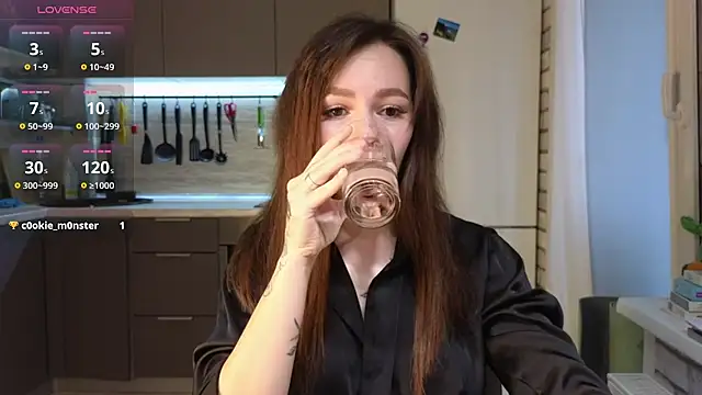 girl with snaketatto0 online show from 03/19/25, 02:48