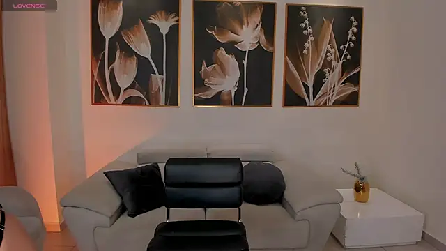 Snapshot of GigiLee_ chatting on 12/31/24, 11:53 GigiLee online show from 12/31/24, 11:53