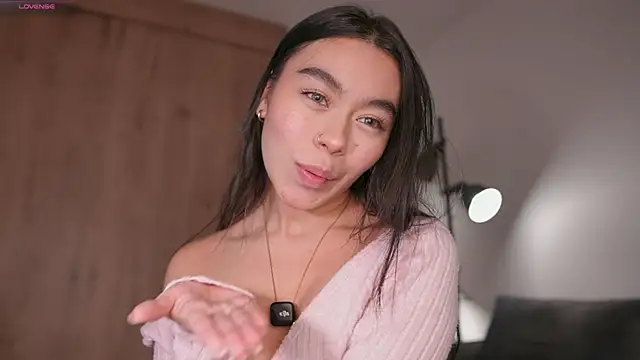 Snapshot of GigiLee_ chatting on 11/12/25, 11:21 GigiLee online show from 11/12/25, 11:21