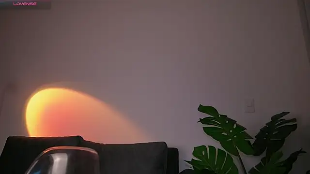 Snapshot of GigiLee_ chatting on 12/18/25, 12:17 GigiLee online show from 12/18/25, 12:17