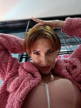 Snapshot of Irresistible24 chatting on 12/20/25, 11:50 Irresistible24 online show from 12/20/25, 11:50