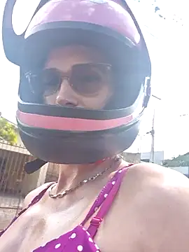 Snapshot of Irresistible24 chatting on 01/17/26, 05:49 Irresistible24 online show from 01/17/26, 05:49