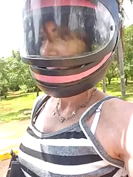 Snapshot of Irresistible24 chatting on 02/01/26, 04:05 Irresistible24 online show from 02/01/26, 04:05