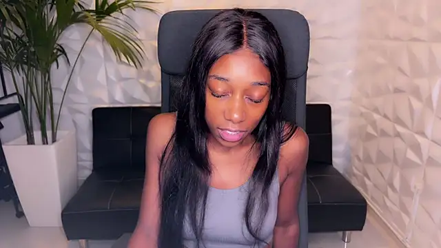 Snapshot of smileybabe chatting on 12/11/24, 06:47 smileybabe online show from 12/11/24, 06:47