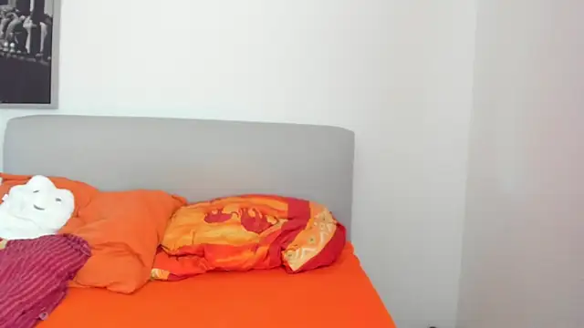 Snapshot of smileybabe chatting on 10/13/25, 10:04 smileybabe online show from 10/13/25, 10:04