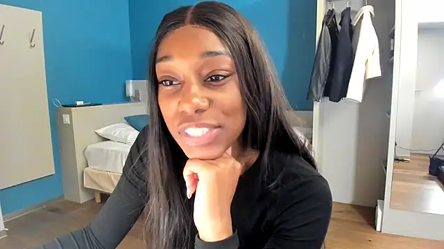 Snapshot of smileybabe chatting on 10/31/25, 08:37 smileybabe online show from 10/31/25, 08:37