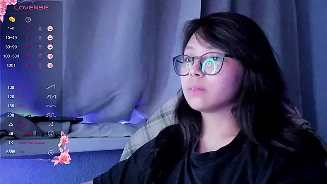 Snapshot of maydaykimmy chatting on 12/11/24, 09:23 maydaykimmy online show from 12/11/24, 09:23