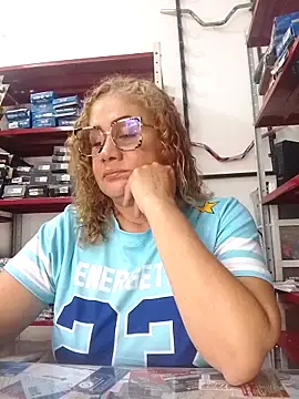 Snapshot of sophiahunt286 chatting on 12/17/25, 02:12 sophiahunt286 online show from 12/17/25, 02:12